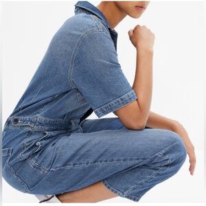 Gap Denim Jumpsuit with Washwell size 6. NWOT